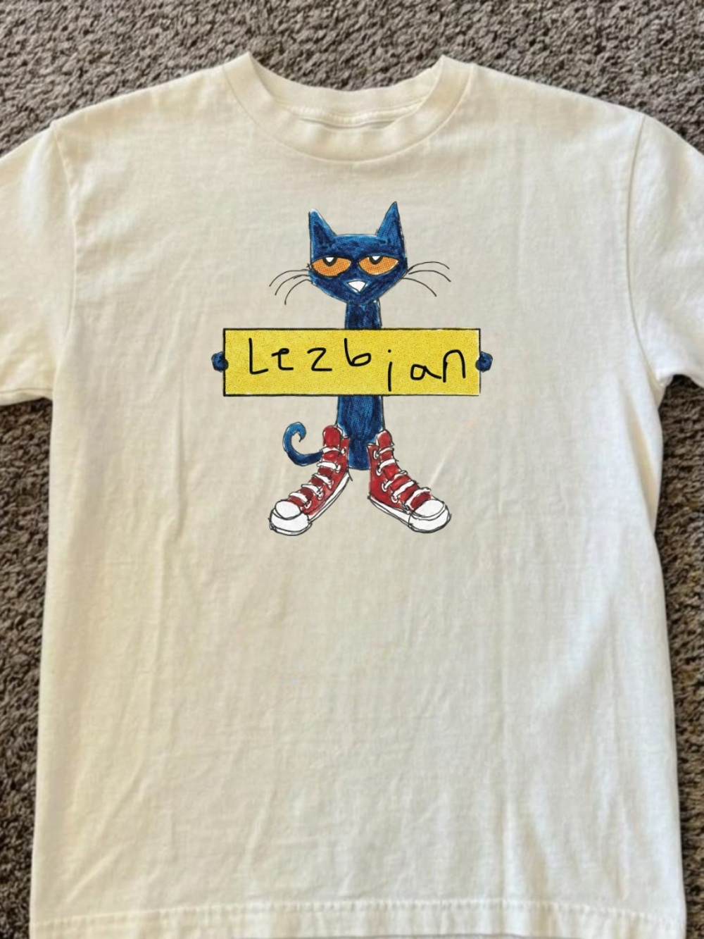 Gildan Off White Tee with Blue Cat Graphic and Yellow Sign